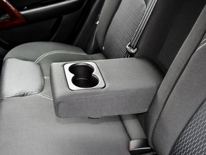 2015款1.5T 手动精英型 后排中央扶手