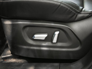2016款1.5T CVT魔方之梦版 国IV 主驾驶座椅调节