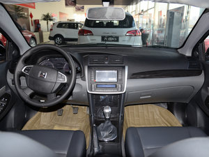 2016款1.5L 手动感恩版 棕内+天窗 内饰全景