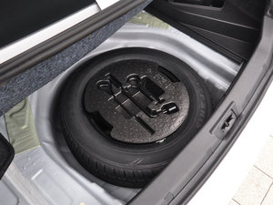 2016款1.5L 手动尊享型 备胎