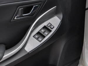 2016款1.5L 手动尊享型 主驾车窗控制区	
