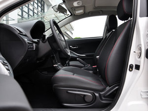 2016款1.5L 手动尊享型 前排空间