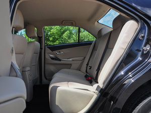 2016款1.5L 手动精英型 后排空间