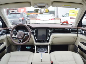 2017款1.8T 双离合尊贵型 内饰全景