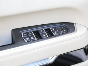 2017款1.8T 双离合旗舰型 主驾车窗控制区	