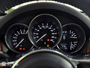 眾泰汽車2017款眾泰SR9