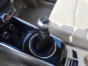 2017款超值版 1.6L 手动时尚型 换挡杆
