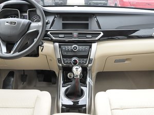2017款超值版 1.6L 手动舒适型 中控台