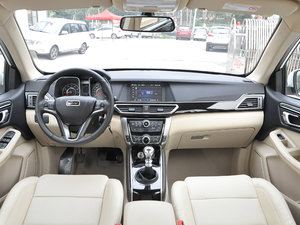 2017款升级版 1.5T 手动豪华型 7座 内饰全景