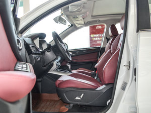 2017款升级版 1.5T CVT总督型 前排空间