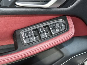2017款升级版 1.5T CVT总督型 主驾车窗控制区	