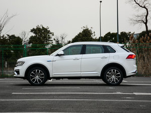2017款1.8T 手动尊贵型 正侧（左）