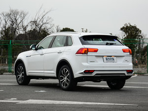 2017款1.8T 手动尊贵型 左后45度