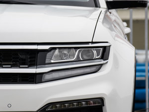 2017款1.8T 手动尊贵型 大灯