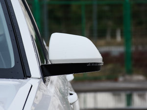 2017款1.8T 手动尊贵型 后视镜