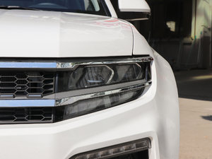 2017款2.0T DCT至尊型 大灯