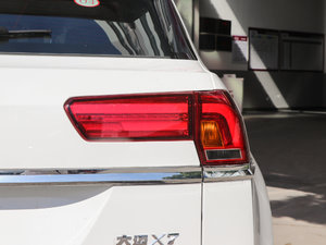 2017款2.0T DCT至尊型 尾灯