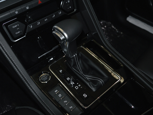 2017款1.8T DCT尊贵型 换挡杆