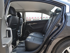 2017款1.5T 手动舒适型 后排空间