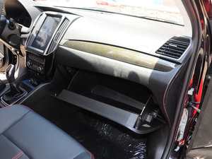 2017款1.5L 手动尊享型 手套箱