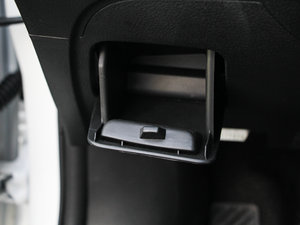 2017款1.5L 手动豪华型 空间座椅