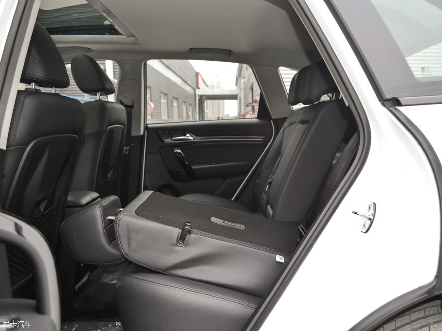 2017�̩T600 Coupe 1.8T  DCT������