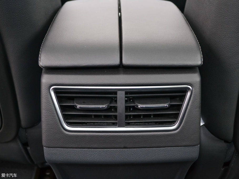 2017�̩T600 Coupe 1.8T  DCT������