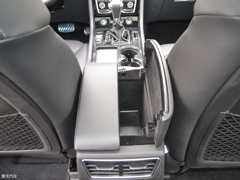 2017�̩T600 Coupe 1.8T  DCT������