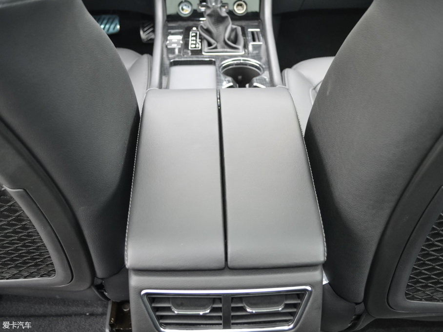 2017�̩T600 Coupe 1.8T  DCT������