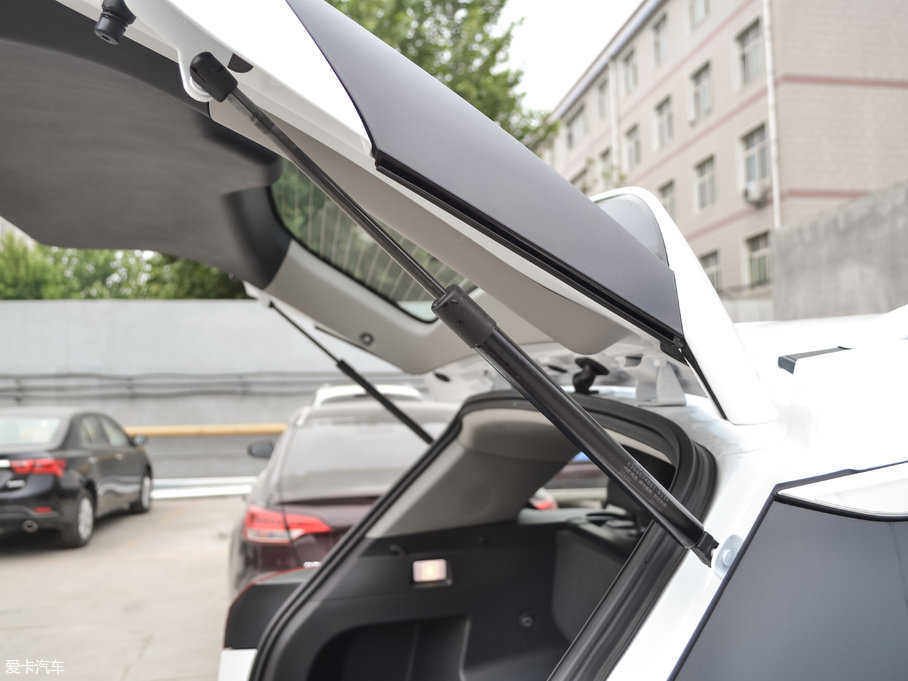 2017�̩T600 Coupe 1.8T  DCT������