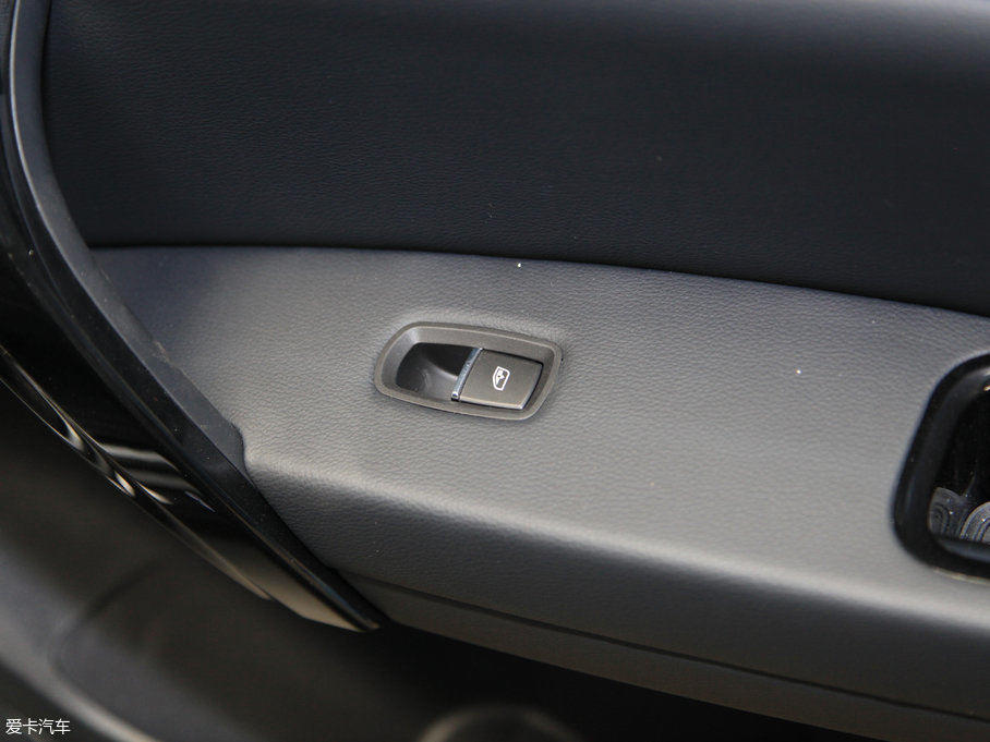 2017̩T600 Coupe 1.8T  DCT