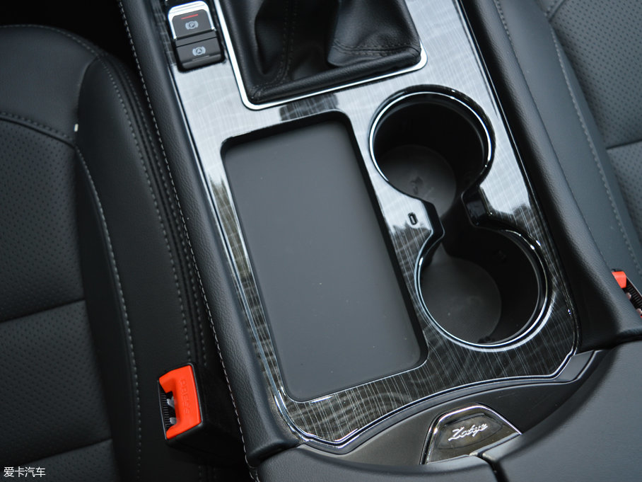 2017�̩T600 Coupe 1.5T  �քӺ��A��