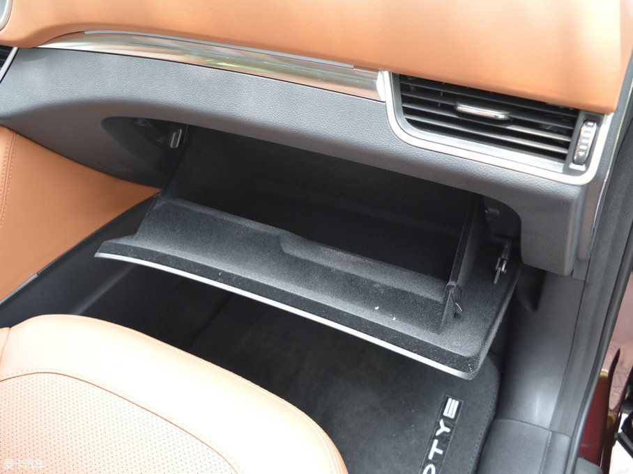 2017̩T600 Coupe 1.5T  ԄӺA