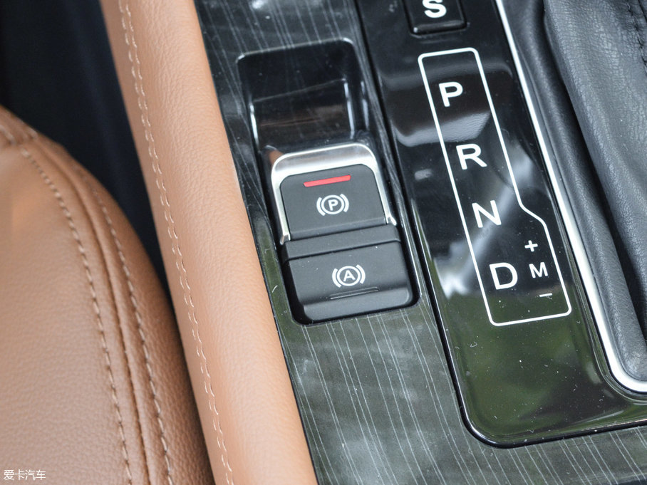 2017̩T600 Coupe 1.5T  ԄӺA