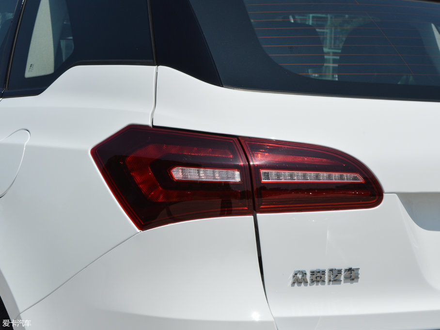 2017�̩T600 Coupe 1.8T  DCT��Ş��