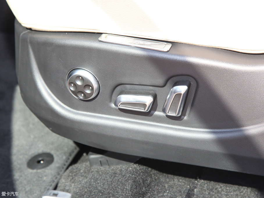 2017�̩T600 Coupe 1.5T  �Ԅ����F��