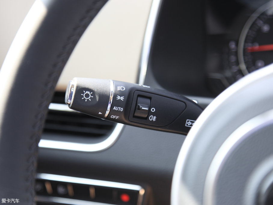 2017�̩T600 Coupe 1.5T  �Ԅ����F��