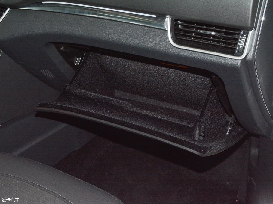 2017�̩T600 Coupe 1.8T  DCT���F��