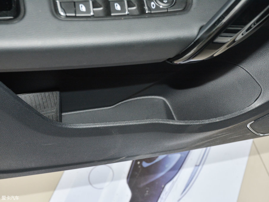 2017�̩T600 Coupe 1.8T  DCT���F��