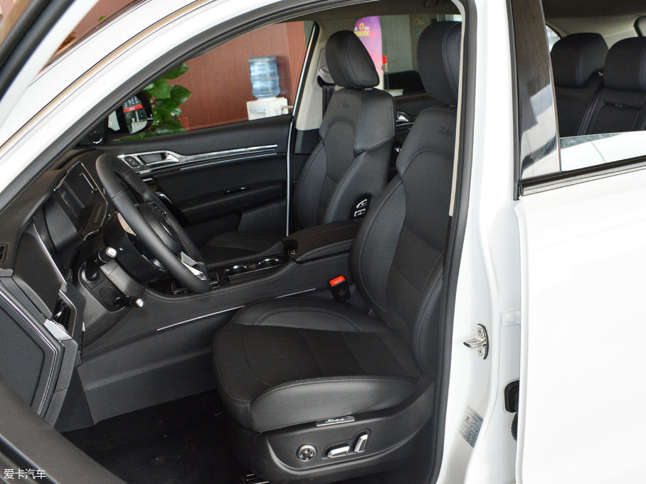 2017�̩T600 Coupe 1.8T  DCT���F��