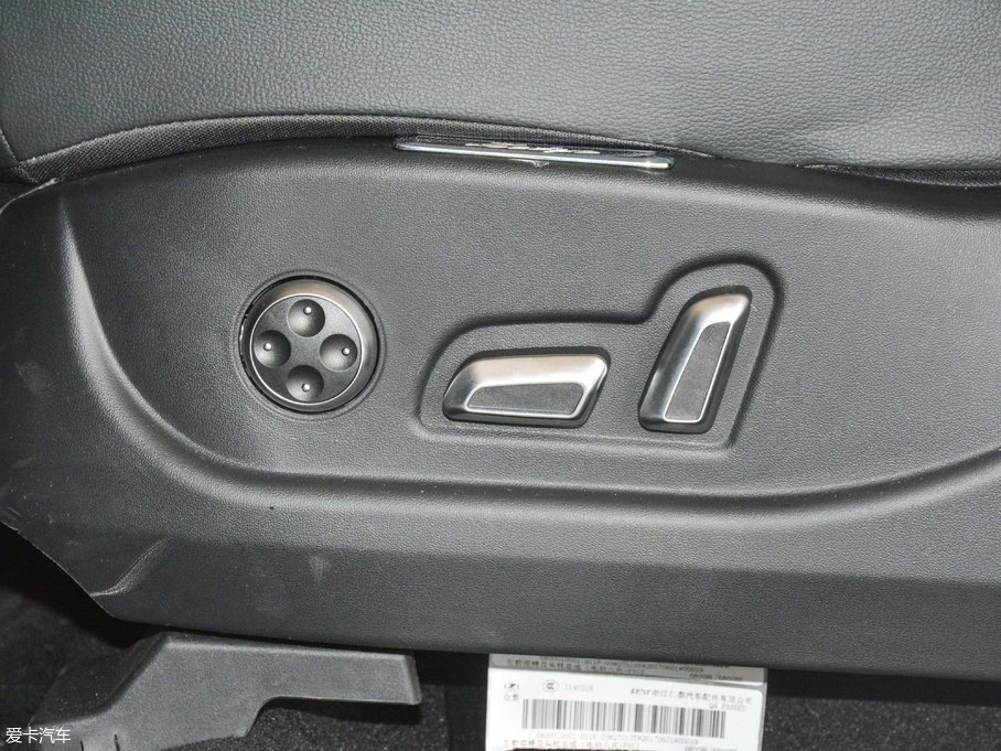 2017�̩T600 Coupe 1.8T  DCT���F��