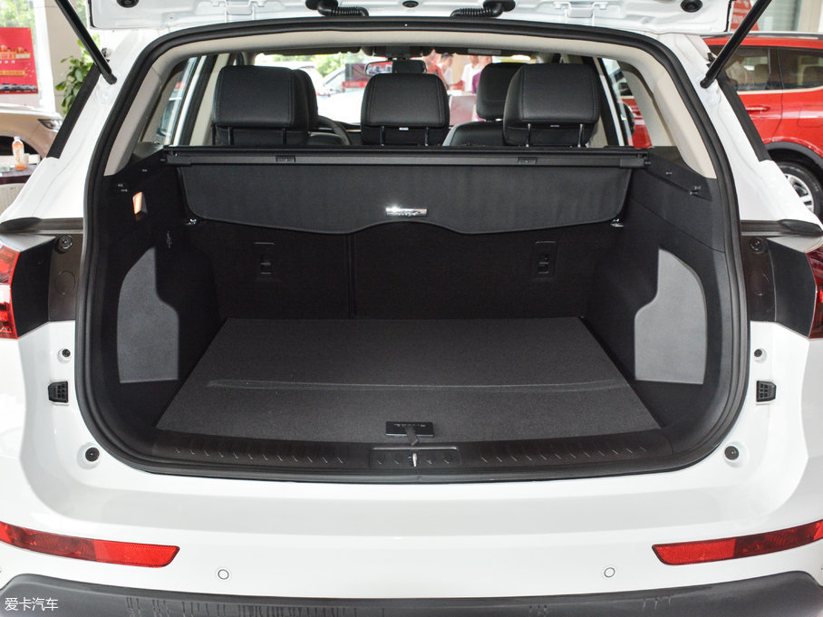 2017�̩T600 Coupe 1.8T  DCT���F��