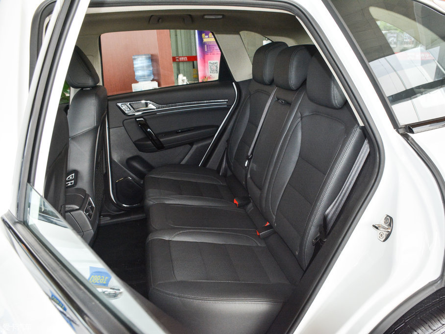 2017�̩T600 Coupe 1.8T  DCT���F��