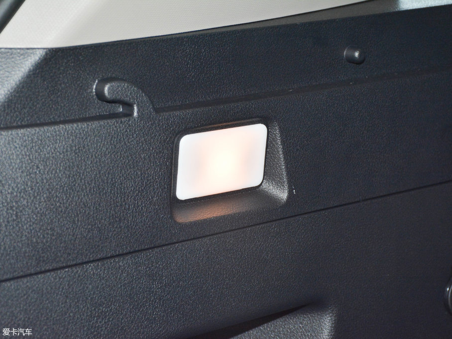 2017�̩T600 Coupe 1.8T  DCT���F��