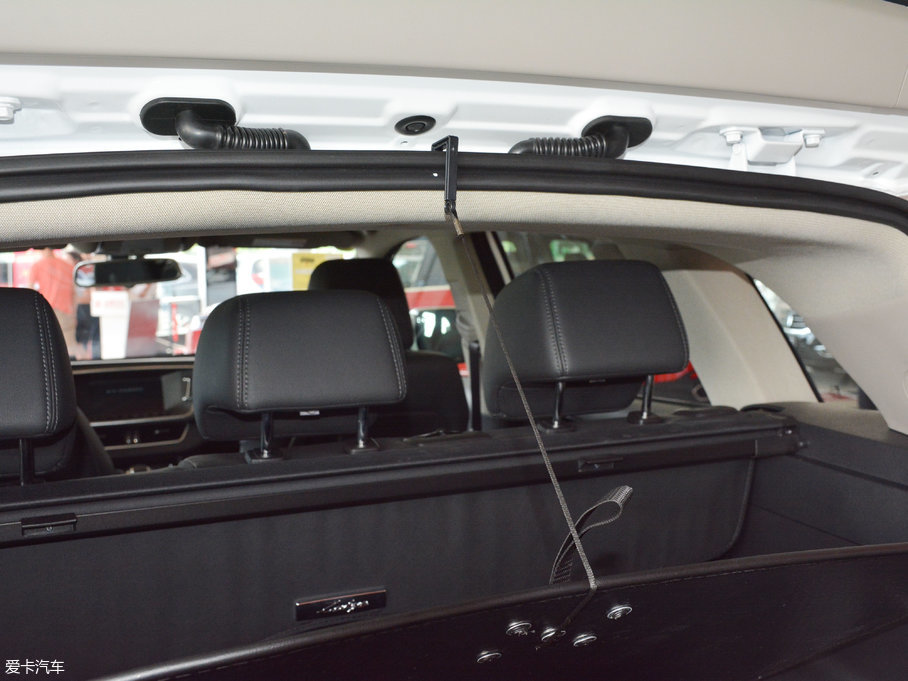 2017�̩T600 Coupe 1.8T  DCT���F��