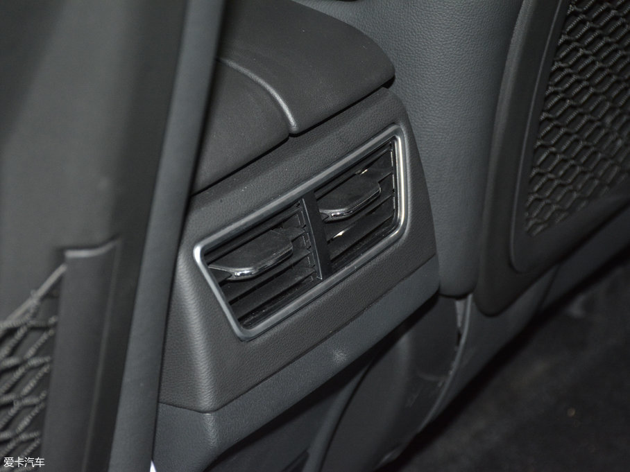 2017�̩T600 Coupe 1.8T  DCT���F��