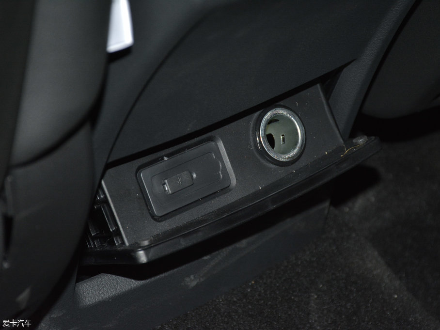 2017�̩T600 Coupe 1.8T  DCT���F��