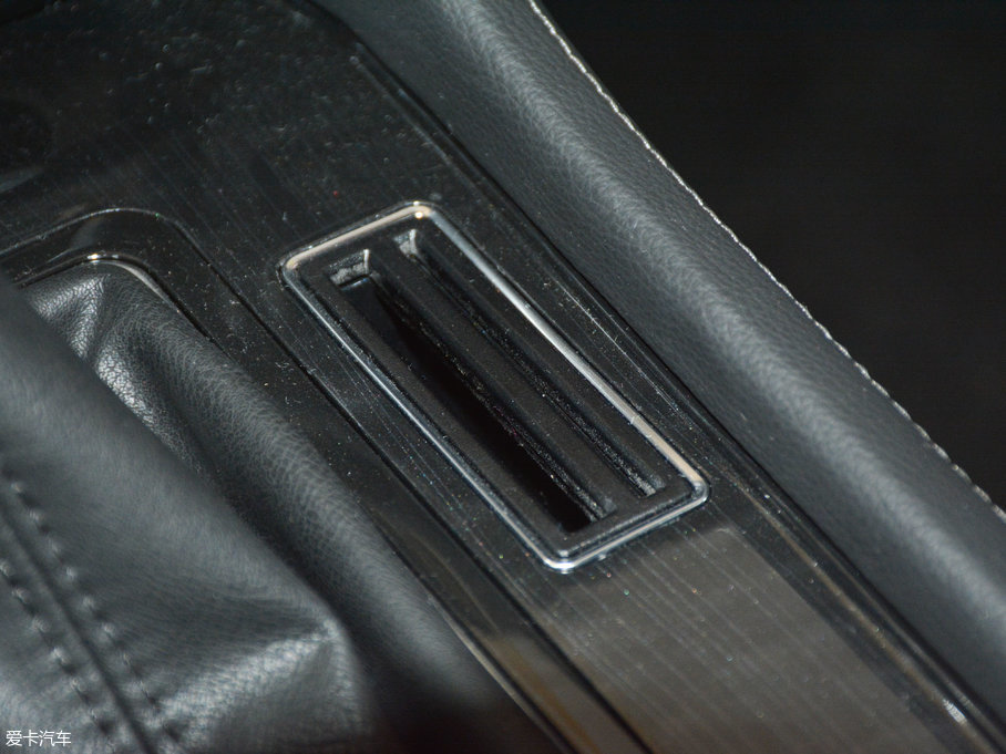 2017�̩T600 Coupe 1.8T  DCT���F��