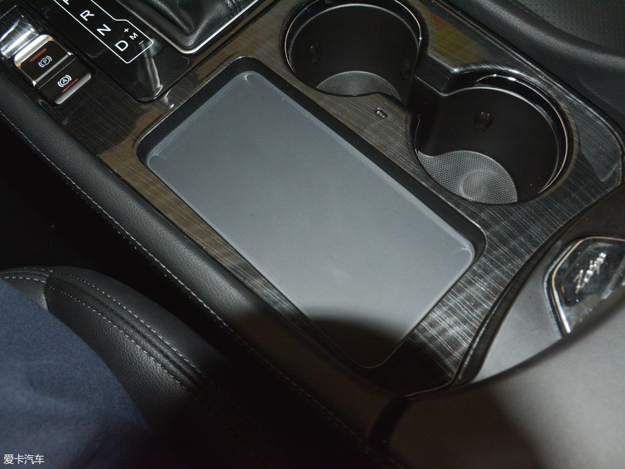 2017�̩T600 Coupe 1.8T  DCT���F��