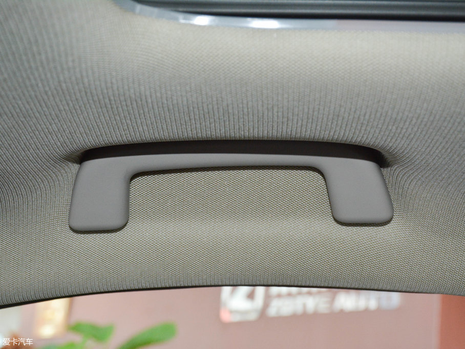 2017�̩T600 Coupe 1.8T  DCT���F��